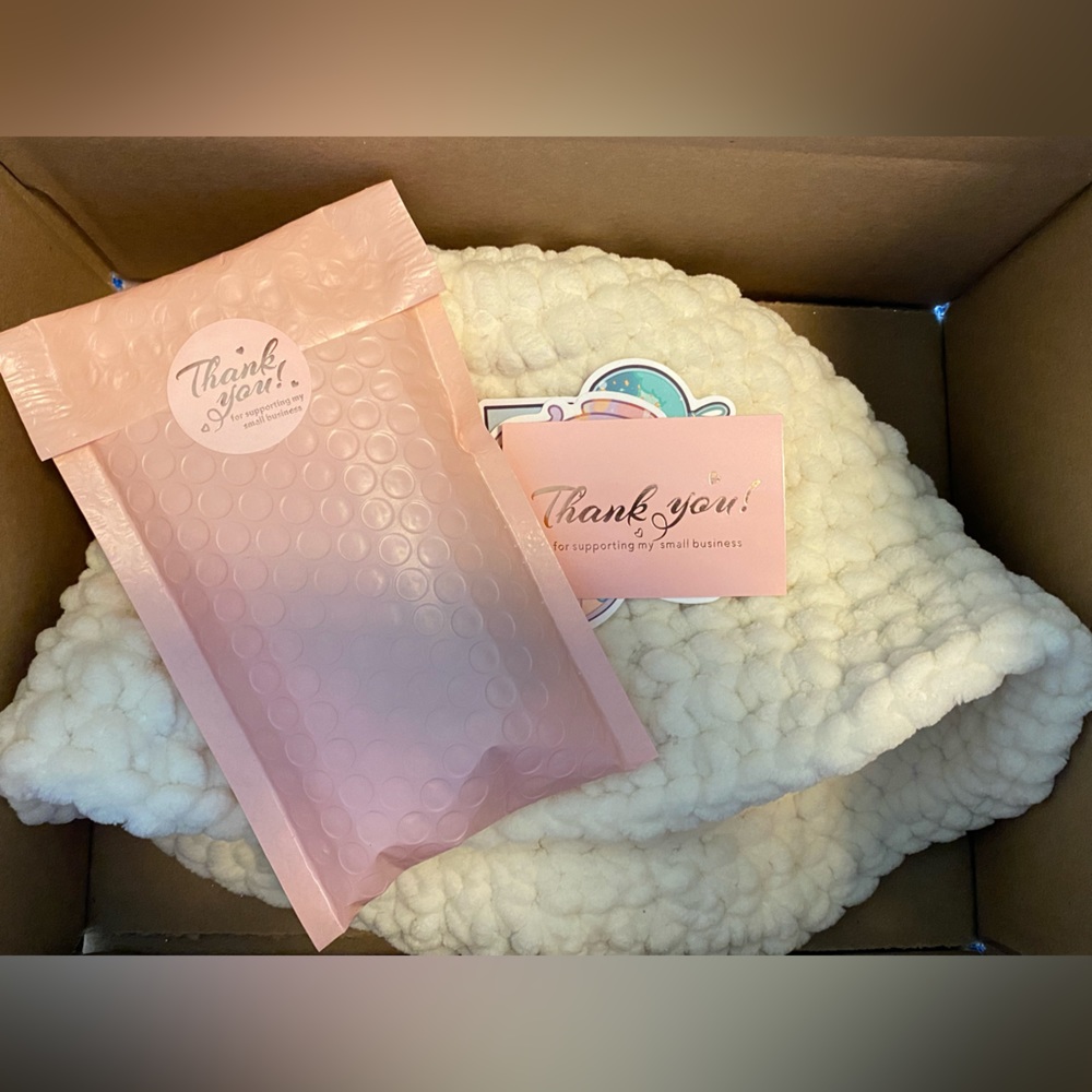 White Plush Bucket Hat 🤍🤍🤍